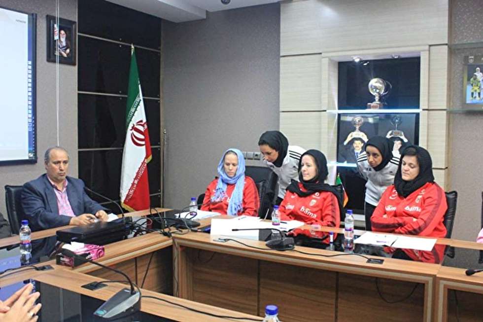 دوره آموزش مربیگری فوتبال پایه بانوان برگزار می شود دوره آموزش مربیگری فوتبال پایه بانوان برگزار می شود