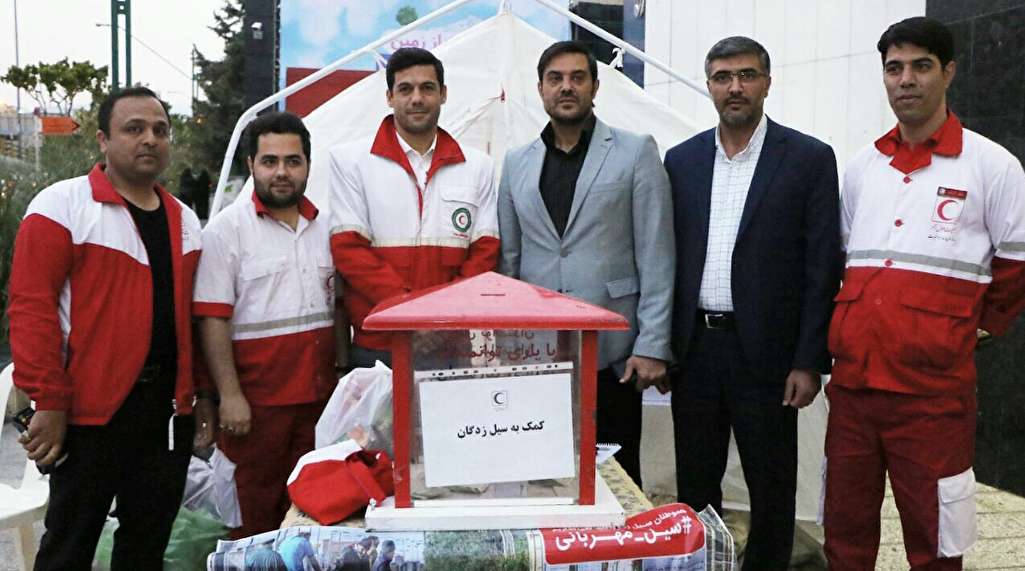 گلريزان جامعه فوتبال با حضور ورزشكاران و هنرمندان برگزار شد