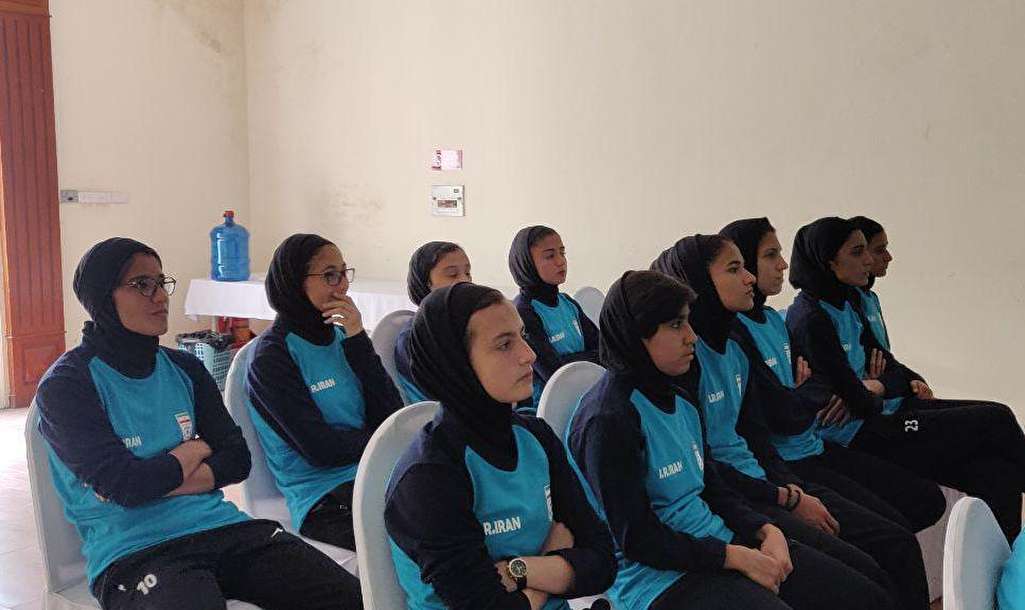 برگزاری نشست کادر فنی با ملی پوشان جوان