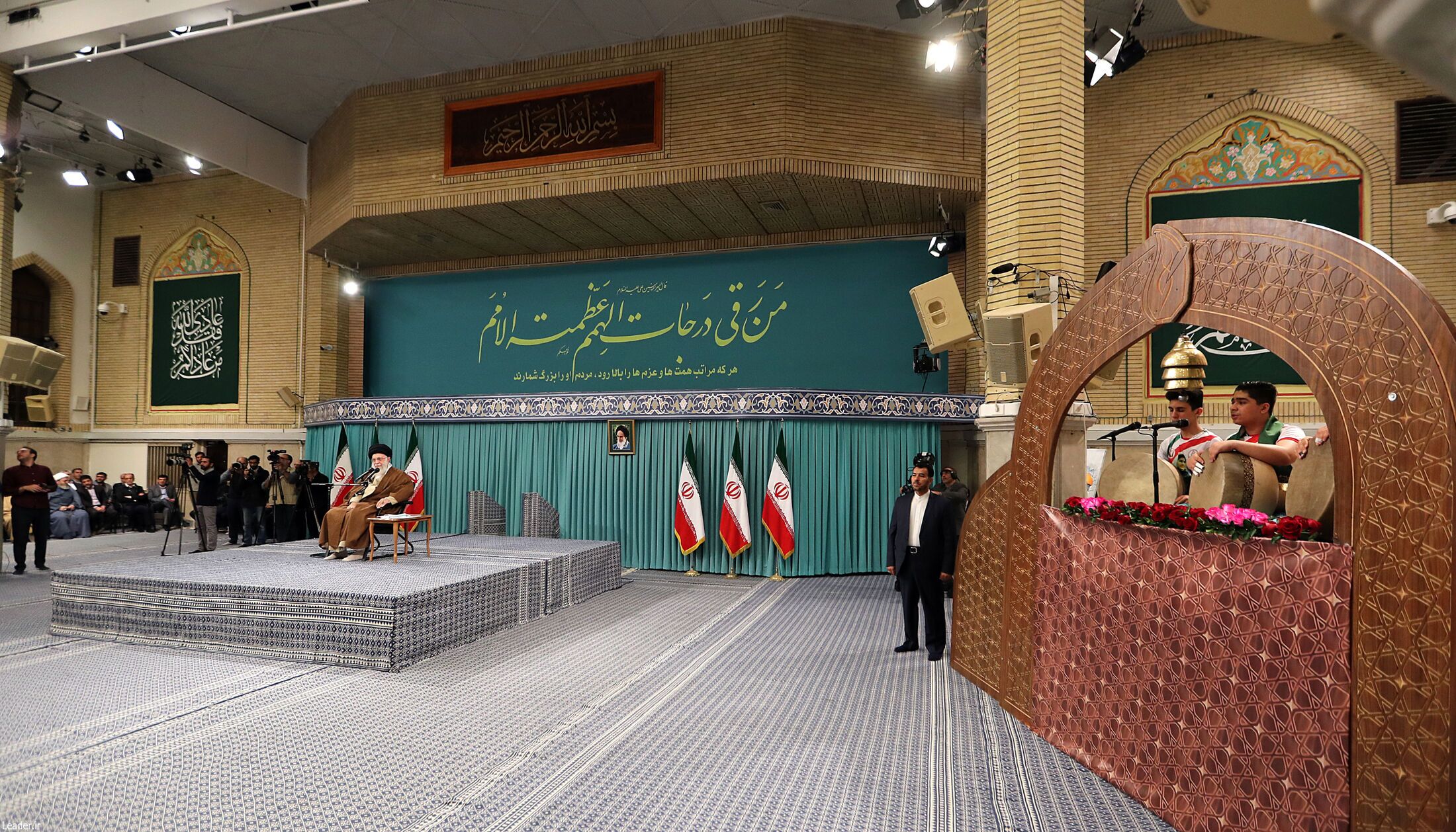 دیدار قهرمانان ورزشی و مدالآوران بازیهای آسیایی و پارا آسیایی با رهبر انقلاب