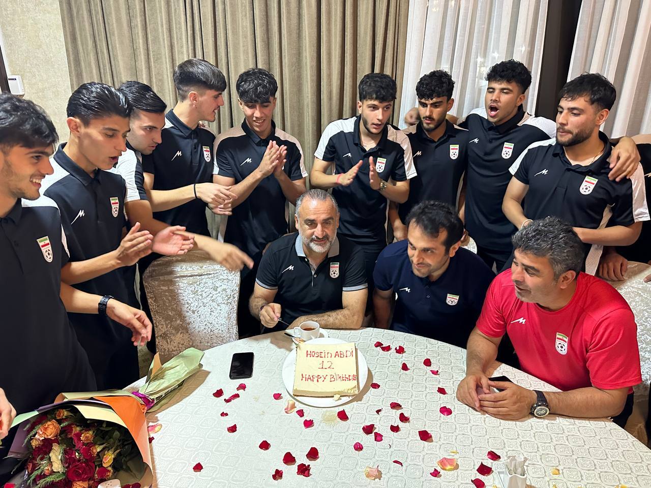 جشن تولد سرمربی در اردوی تیم ملی فوتبال جوانان ایران