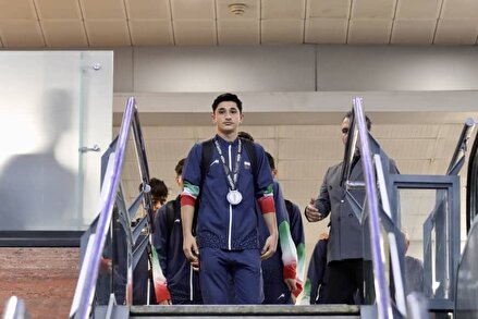 گزارش تصویری از بازگشت تیم ملی فوتسال جوانان گزارش تصویری از بازگشت تیم ملی فوتسال جوانان