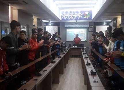 برگزارى كلاس روانشناسى در اردوى نوجوانان