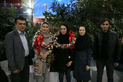 گلاره ناظمی و زری فتحی وارد تهران شدند