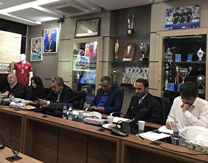 اعزام تيم داوطلب كميته پزشكى و اقلام مورد نياز به مناطق سيل زده