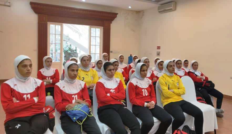 برگزاری نشست کادر فنی با بازیکنان