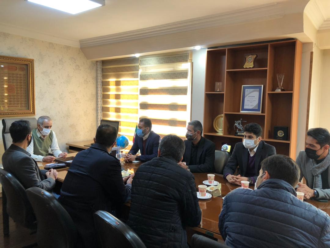 نشست صمیمی جمعی از داوران با سرپرست و دبیرکل فدراسیون