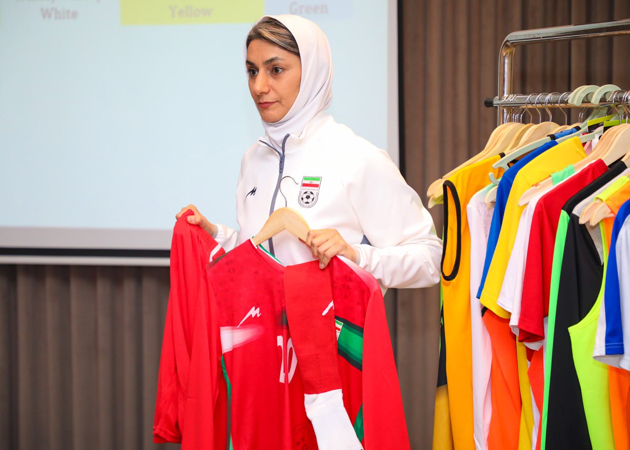 ایران برابر ازبکستان قرمز می پوشد ایران برابر ازبکستان قرمز می پوشد
