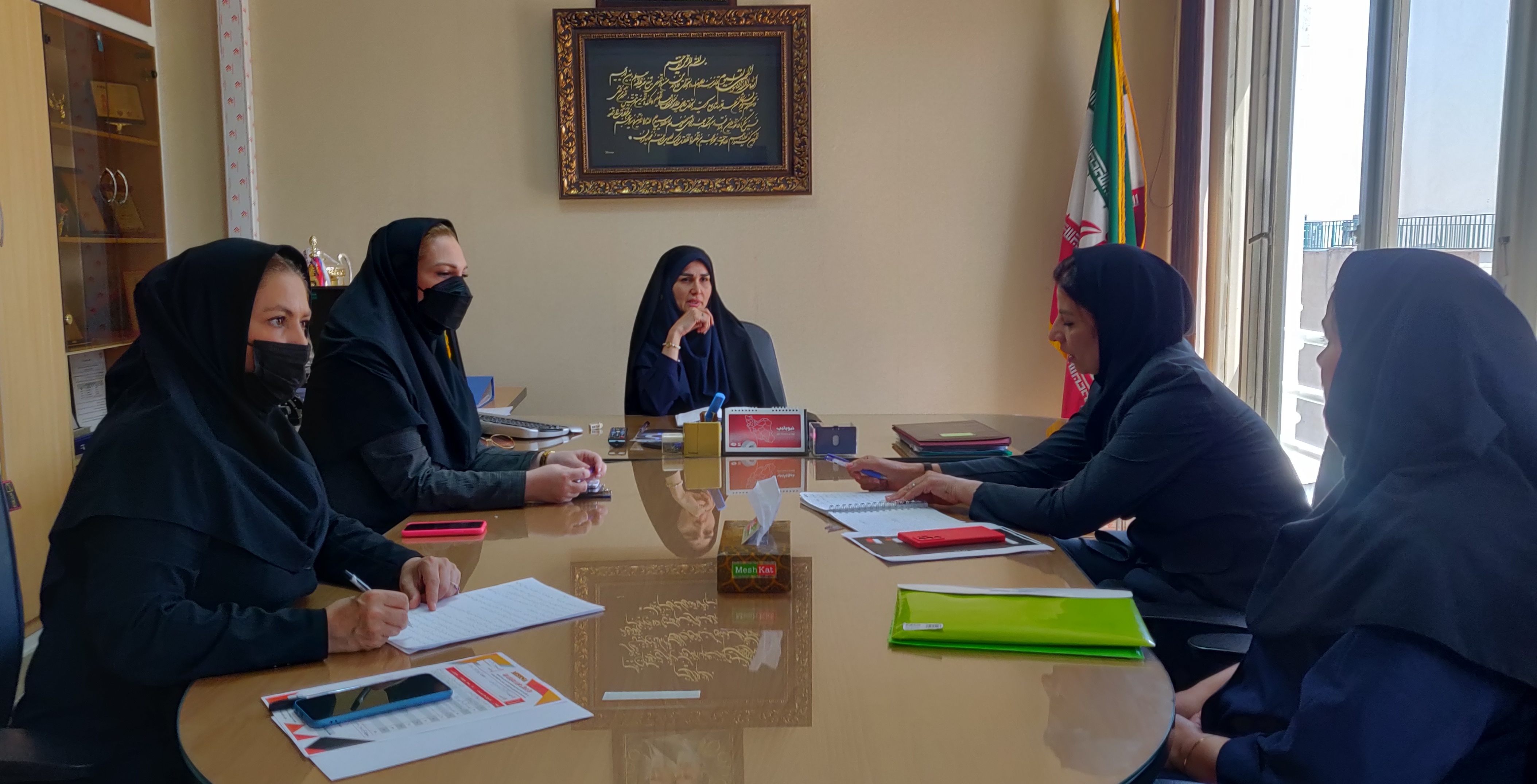 برگزاری نشست سرمربی تیم ملی فوتبال با سرپرست نایب رئیس بانوان