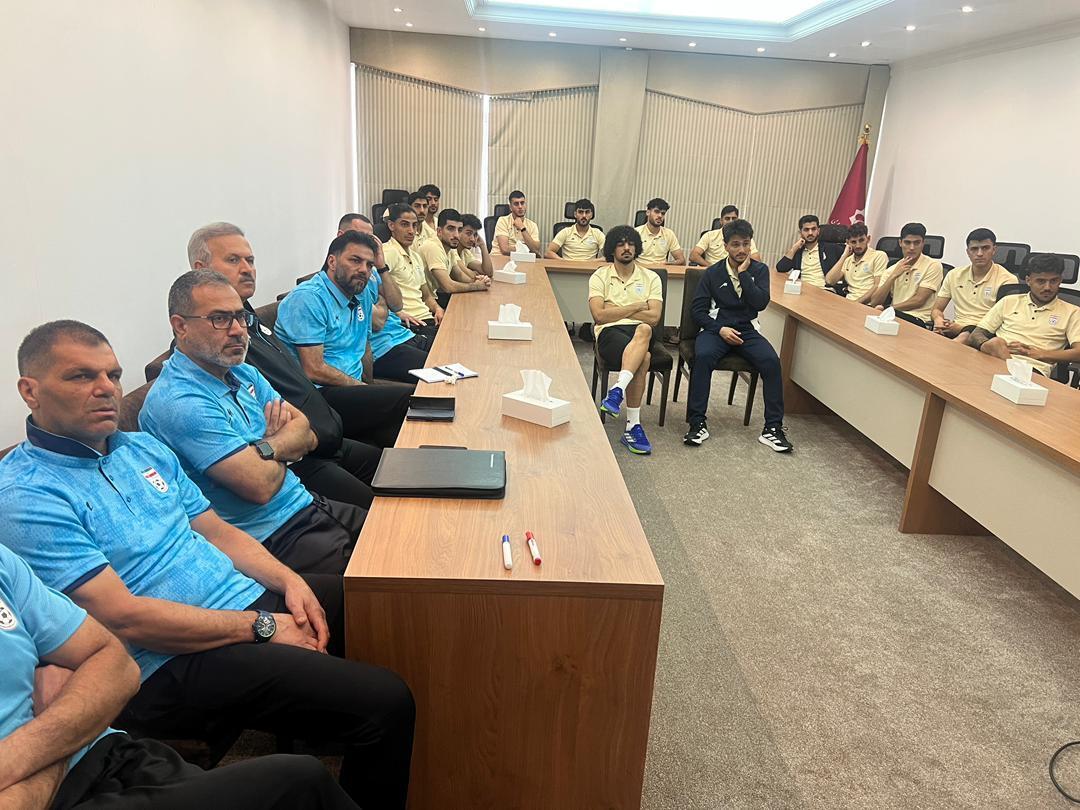 برگزاری جلسه فنی تیم ملی امید در دومین روز اردوی دبی برگزاری جلسه فنی تیم ملی امید در دومین روز اردوی دبی