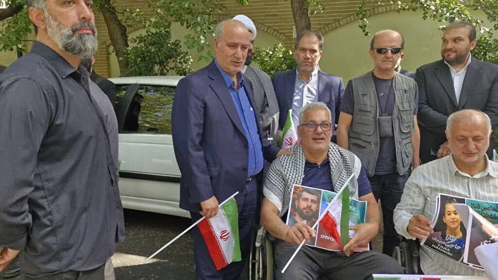حضور رئیس و مسولان فدراسیون در تجمع مقابل دفتر مرکزی سازمان ملل در تهران حضور رئیس و مسولان فدراسیون در تجمع مقابل دفتر مرکزی سازمان ملل در تهران