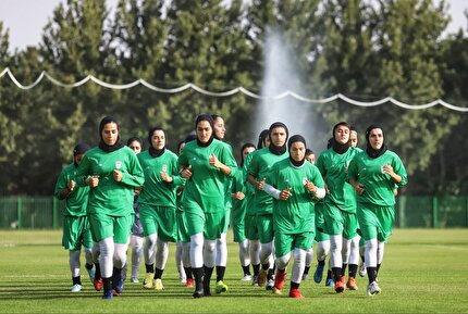 نماد امید و ایستادگی در زمین فوتبال