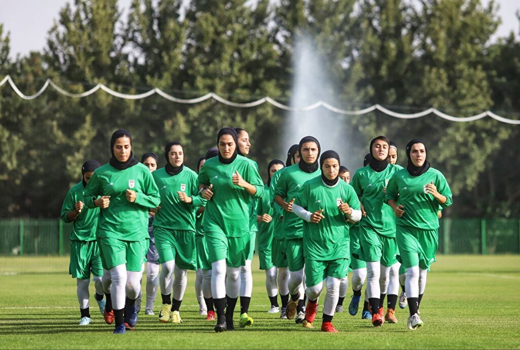 نماد امید و ایستادگی در زمین فوتبال