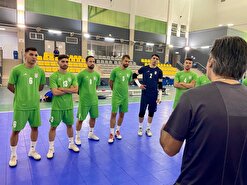 تمرین تیم ملی فوتسال در هوای شرجی