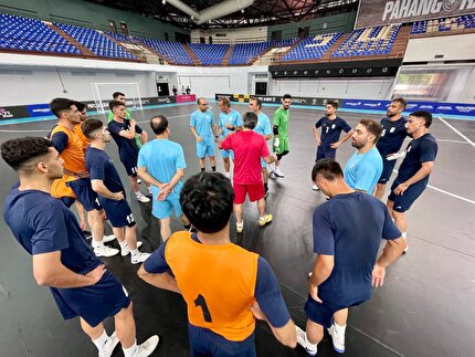 تمرین تیم ملی فوتسال در سالن اصلی مسابقات