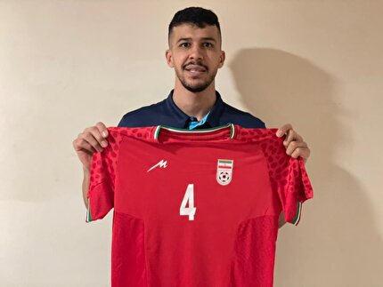 ایران سرخ‌پوش مقابل امارات