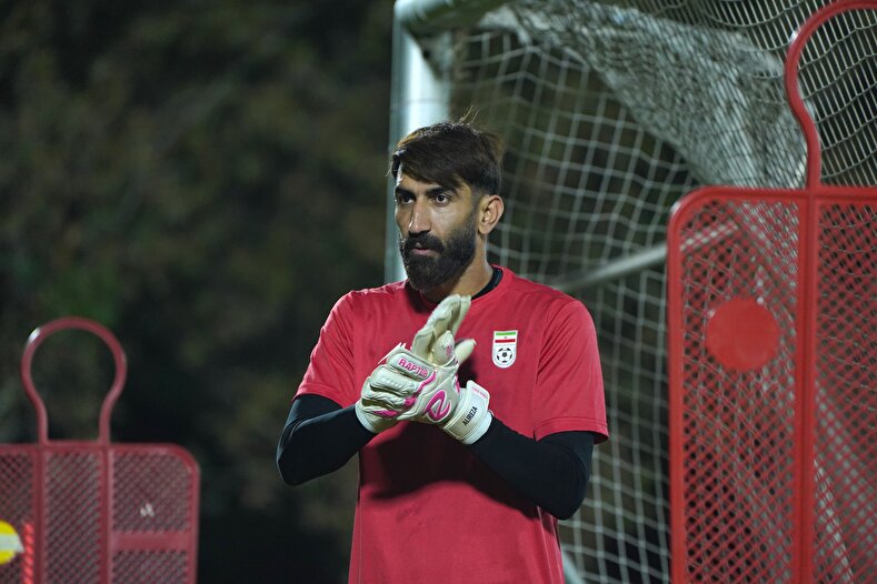 تمرین تیم ملی زیر نور زمین چمن شماره یک مرکز ملی فوتبال