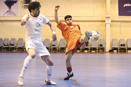 تمرین مشترک تیم ملی فوتسال جوانان ایران با بانک کارآفرین