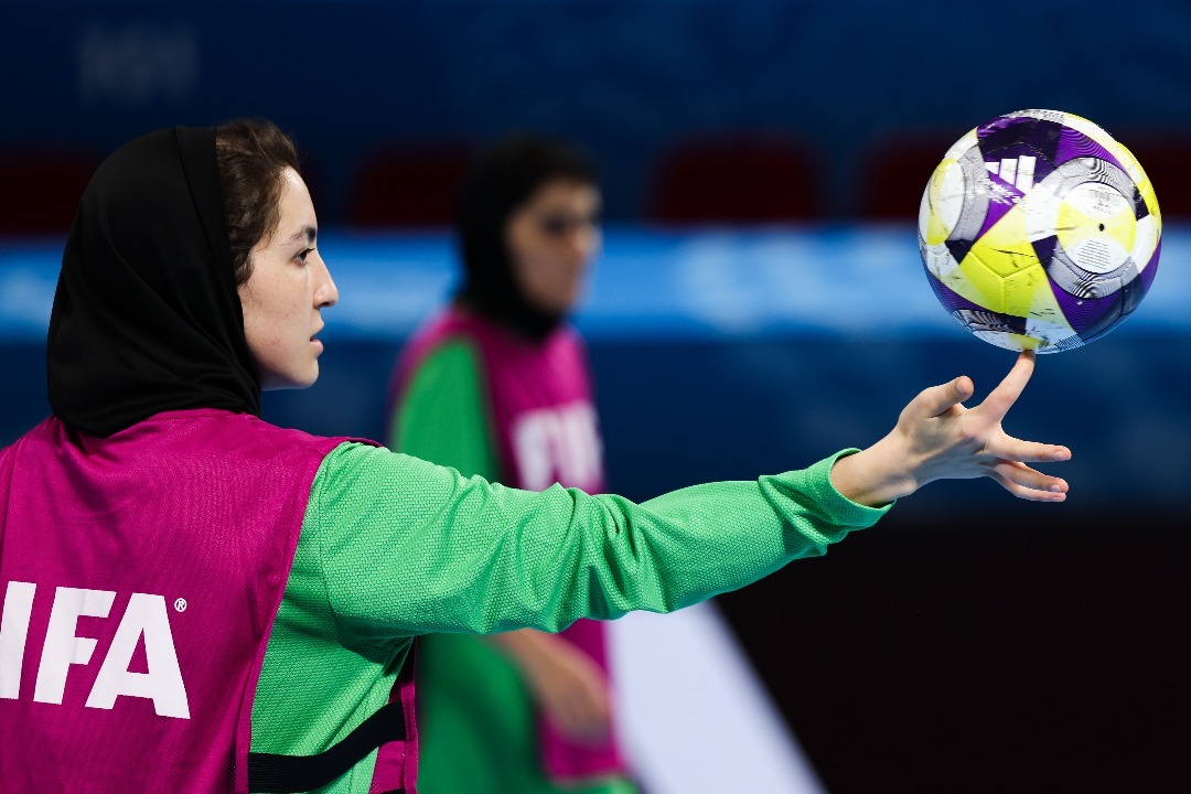 اهدای تندیس فیفا به کاپیتان تیم اهدای تندیس فیفا به کاپیتان تیم