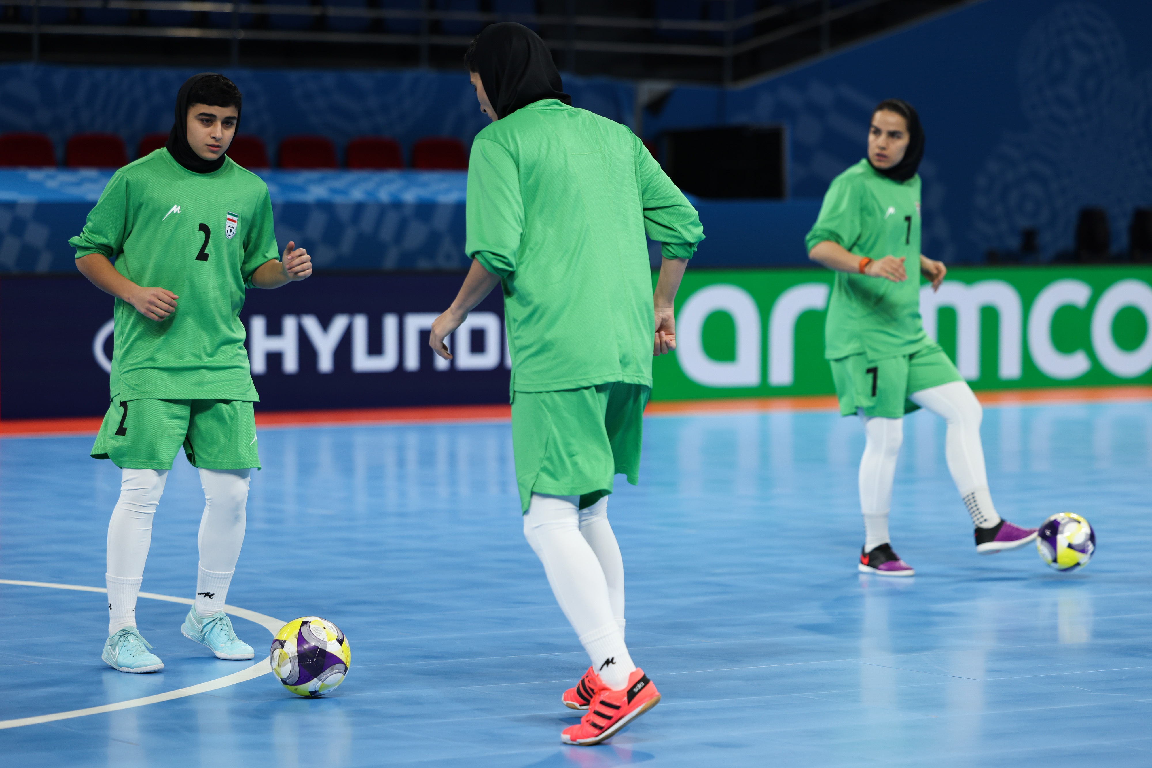 اهدای تندیس فیفا به کاپیتان تیم اهدای تندیس فیفا به کاپیتان تیم