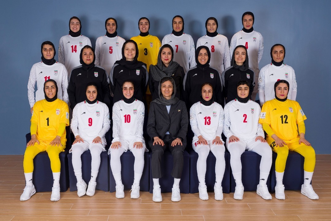 اهدای تندیس فیفا به کاپیتان تیم اهدای تندیس فیفا به کاپیتان تیم