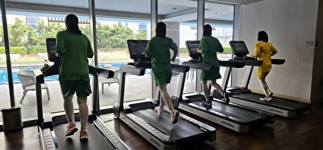 تصاویری از تمرین بدنسازی بازیکنان در سالن جیم