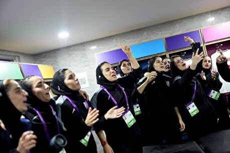 ویدیو: همدلی و اتحاد ملی پوشان برای اهتزاز پرچم ایران